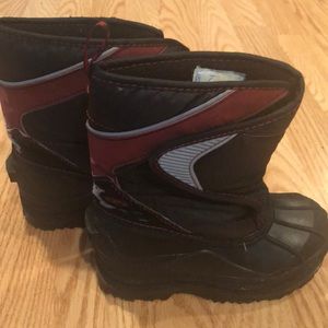 Boys snow boots size 10